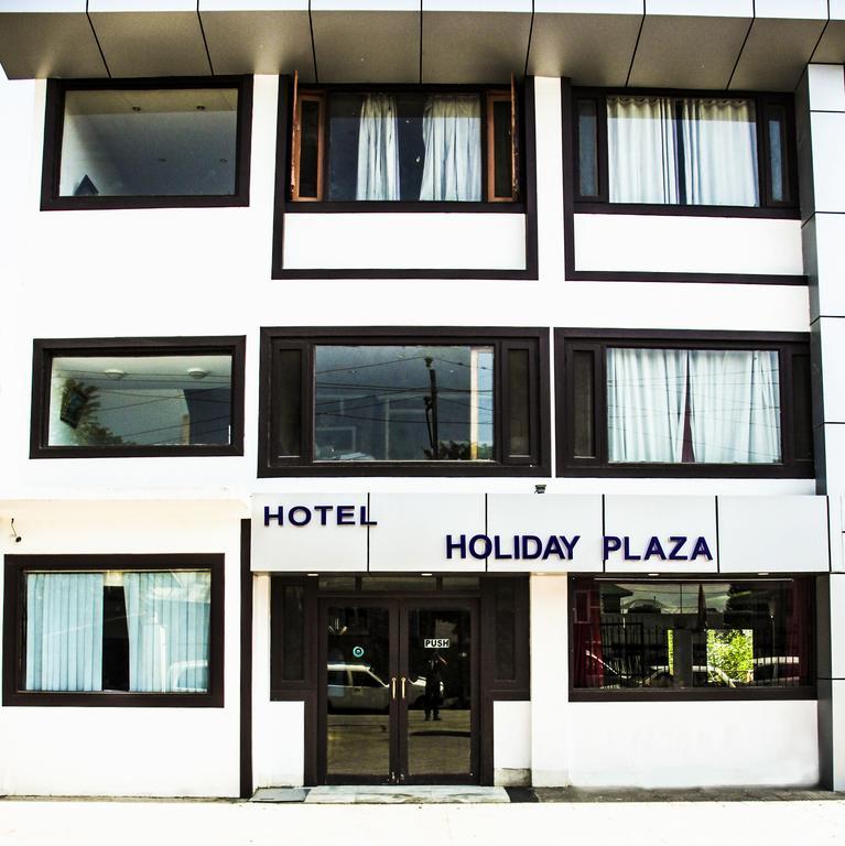 Holiday Plaza Hotel Srinagar  Bagian luar foto