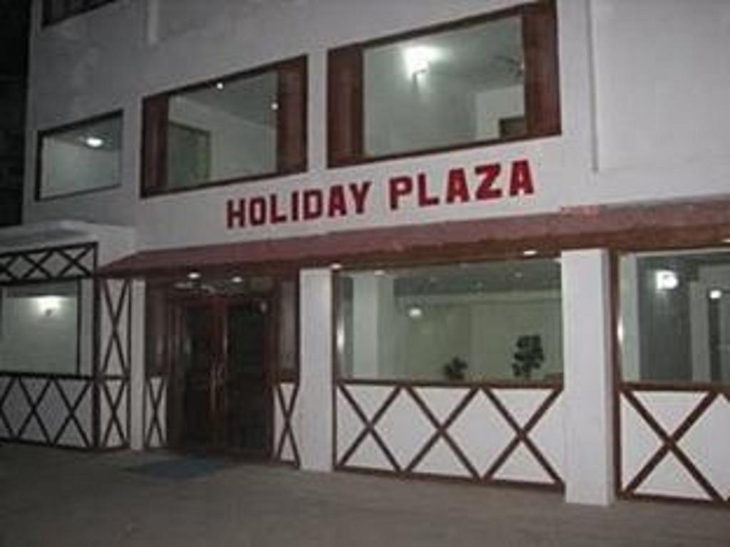 Holiday Plaza Hotel Srinagar  Bagian luar foto